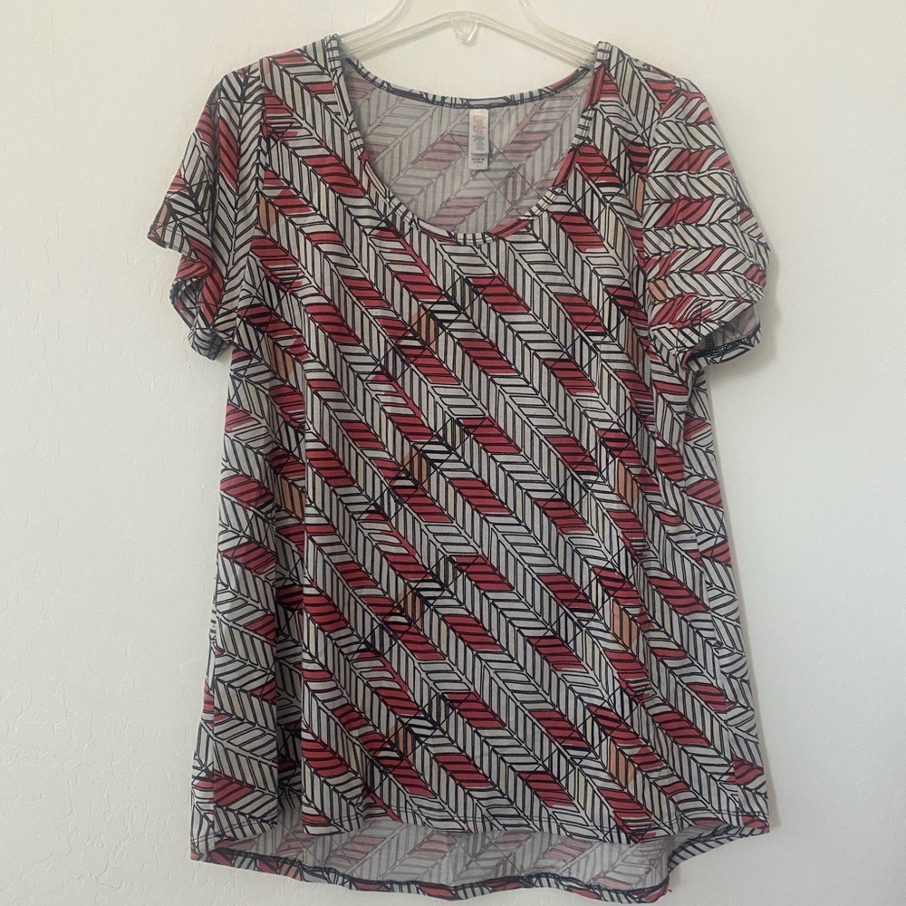 LuLaRoe abstract Classic tee